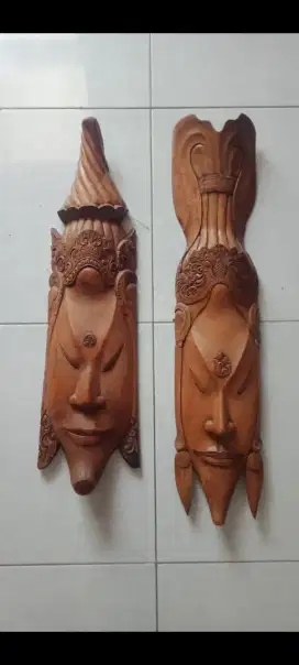 Hiasan dinding kayu jati