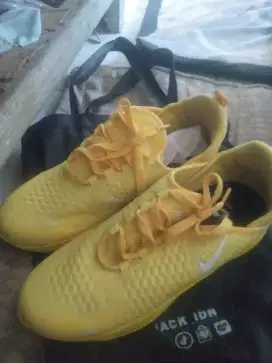 Sepatu Nike Running