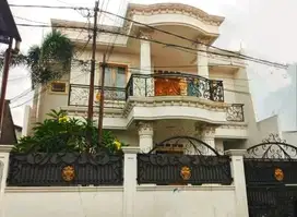 jual rumah luas strategis di Kebagusan ragunan Jakarta Selatan
