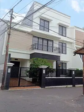 Rumah Baru 3 Lantai Mewah di Kalibata Utara Pancoran Jakarta Selatan