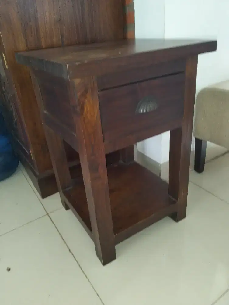 Nakas/meja samping sofa model heritage