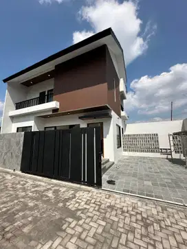 Rumah Mewah 2 Lantai Di Jalan Palagan Km 9