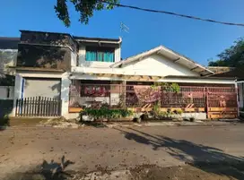Rumah strategis 2 lt dekat stadion manahan