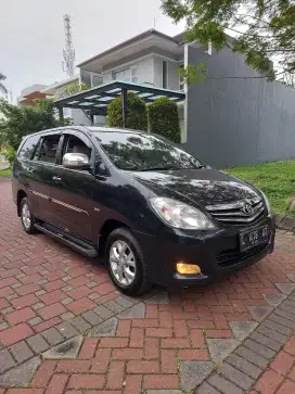 Dijual Toyota Innova 2010 Bensin AT Hitam, Tgn1 , KM Rendah L Surabaya