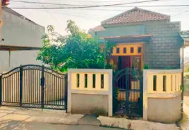 DIJUAL RUMAH 3 Lantai  di  Tanjung Barat Jakarta Selatan