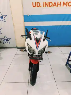 Siap pakai HONDA CBR 150R tahun 2015 plat nomor terima 2030