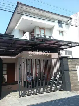 RUMAH CANTIK cuma 5 menit ke Pakuwon dan Amplaz