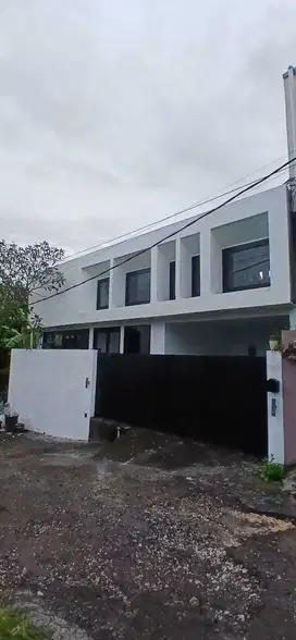 Di jual rumah stylish semi furnish Lokasi cekomaria peguyangan kangin