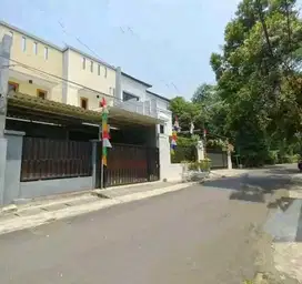 DIJUAL RUMAH 2,5 Lantai di tengah kawasan Bisnis BENHIL Jakarta pusat