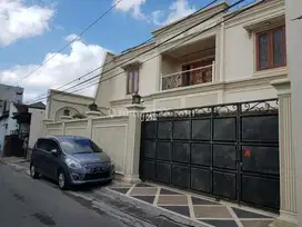 Rumah mewah tengah kota di tipes solo
