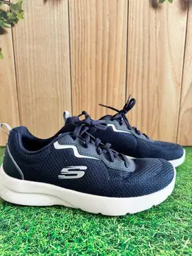 Sepatu sketchers second bagus