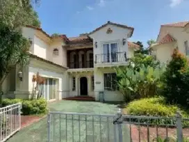 Dijual rumah mewah Taman Beverly Golf Lippo Karawaci Tangerang