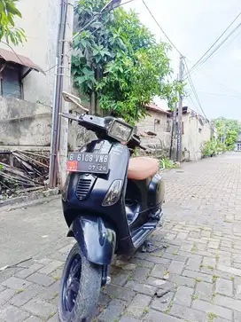 DIJUAL Vespa 125s WARNA HITAM