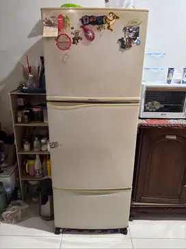 Kulkas/lemari Es 3 pintu