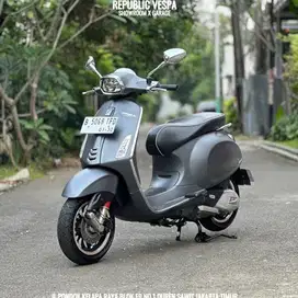 PIAGGIO VESPA SPRINT 150 IGET ABS LED Tahun 2019 Warna Abu Abu Doff