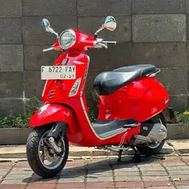 Piaggio Vespa Primavera IGET 150 TAHUN 2016 warna Merah.
