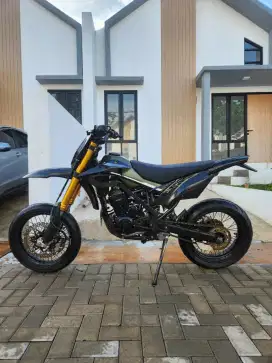 Kawasaki supermoto sudah ganteng tinggal gas
