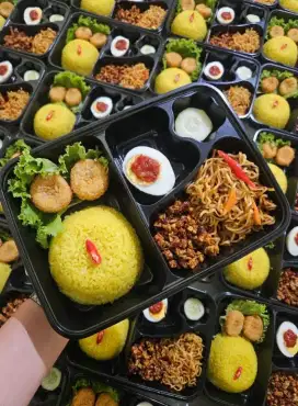 Nasi kotak, bento, tumpeng