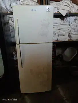 KULKAS 2 PINTU 210 LTR ( LG )