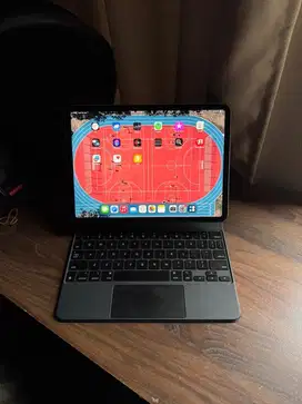 ipad pro gen 4 M2 128gb wifi only + apple magic keyboard