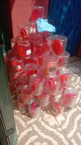 Toples Astor bekas Usaha