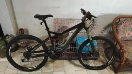 Sepeda Downhill Merek Specialized