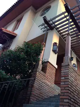Rumah mewah masuk 2 rumah dari jl.Sisingamangaraja.