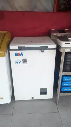 Frezer merk gea 200 liter