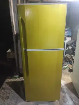 Kulkas 2pintu merk Hitachi