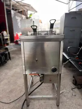 Deepfryer gas 
Kapasitas 20-30 literan
Termostat on