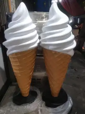 Patung lampu es krim