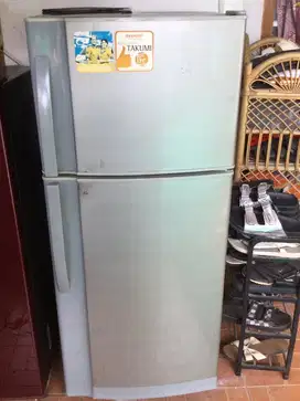 Kulkas 2 Pintu Merk SHARP