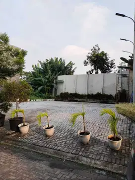 Dijual kavling Semi Komersil dapat taman samping .  JARANG ADA