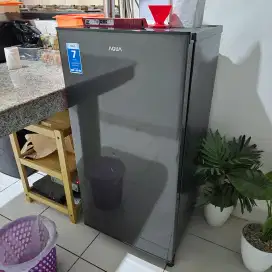 Kulkas Aqua 1 pintu hitam