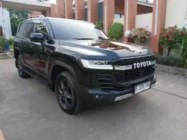 Toyota land cruiser 300 GR-S 3.5 diesel A/T th 2022 nopol B jakarta