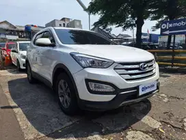 Hyundai Santa Fe 2.4 Bensin-AT 2015 Putih