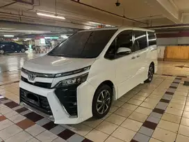Toyota Voxy 2021/2020 Low KM full original Cash tangan pertama