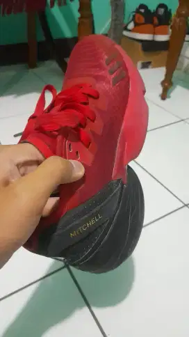 Sepatu basket adidas mitchell Original