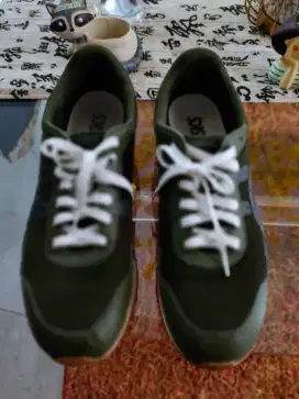 Sepatu asics ukuran 46,5