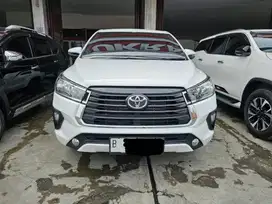 Toyota Innova G 2.4 diesel MT ( Matic ) 2022 super low km 18rban Putih