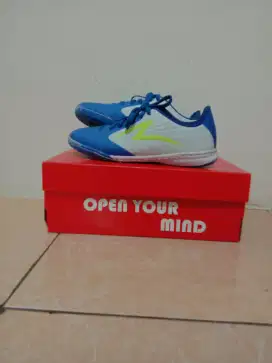 Sepatu Futsal Specs
