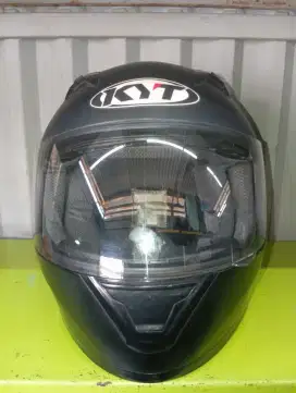 Di jual helm Second KYT R10 Black Doff