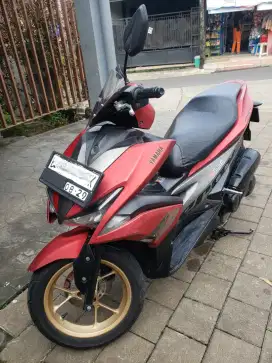 Yamaha Aerox merah