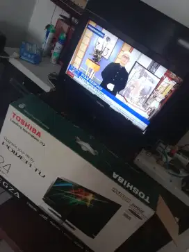 dijual aja nech tv 24 inch masih plastikan jarang dipake