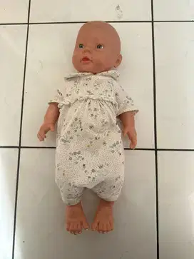 Mainan boneka bayi