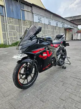 Suzuki GSX R150 Hitam 2017