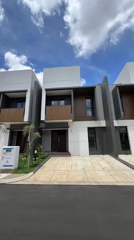 Disewakan Rumah Baru di Regia - Summarecon Crown Gading
