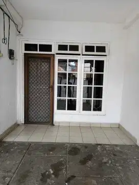 RUMAH SEWA PAVILIUN KARYA UTAMA KEBAYORAN BARU JAKARTA SELATAN