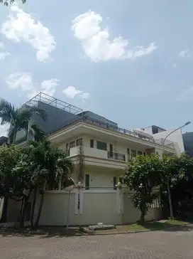 Rumah hook sewa bagus di PIK 1 siap huni