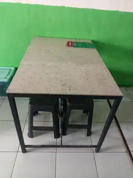Meja makan keramik cantik